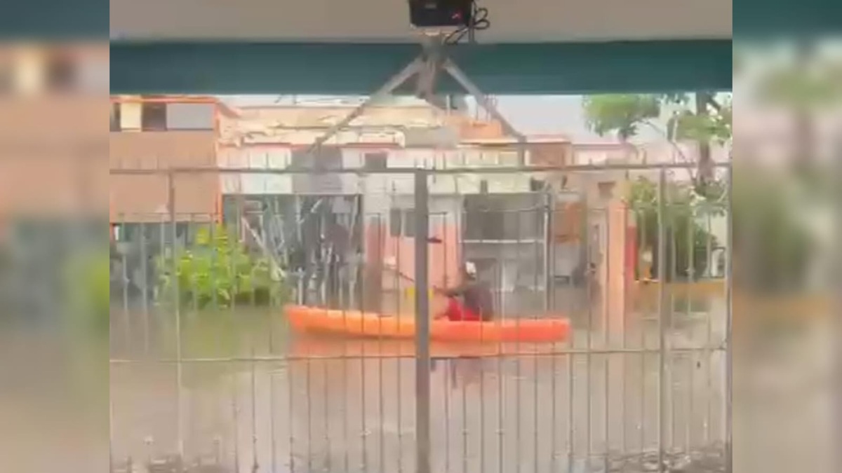 Kayak en inundaciones en El Toreo, en Mazatlán