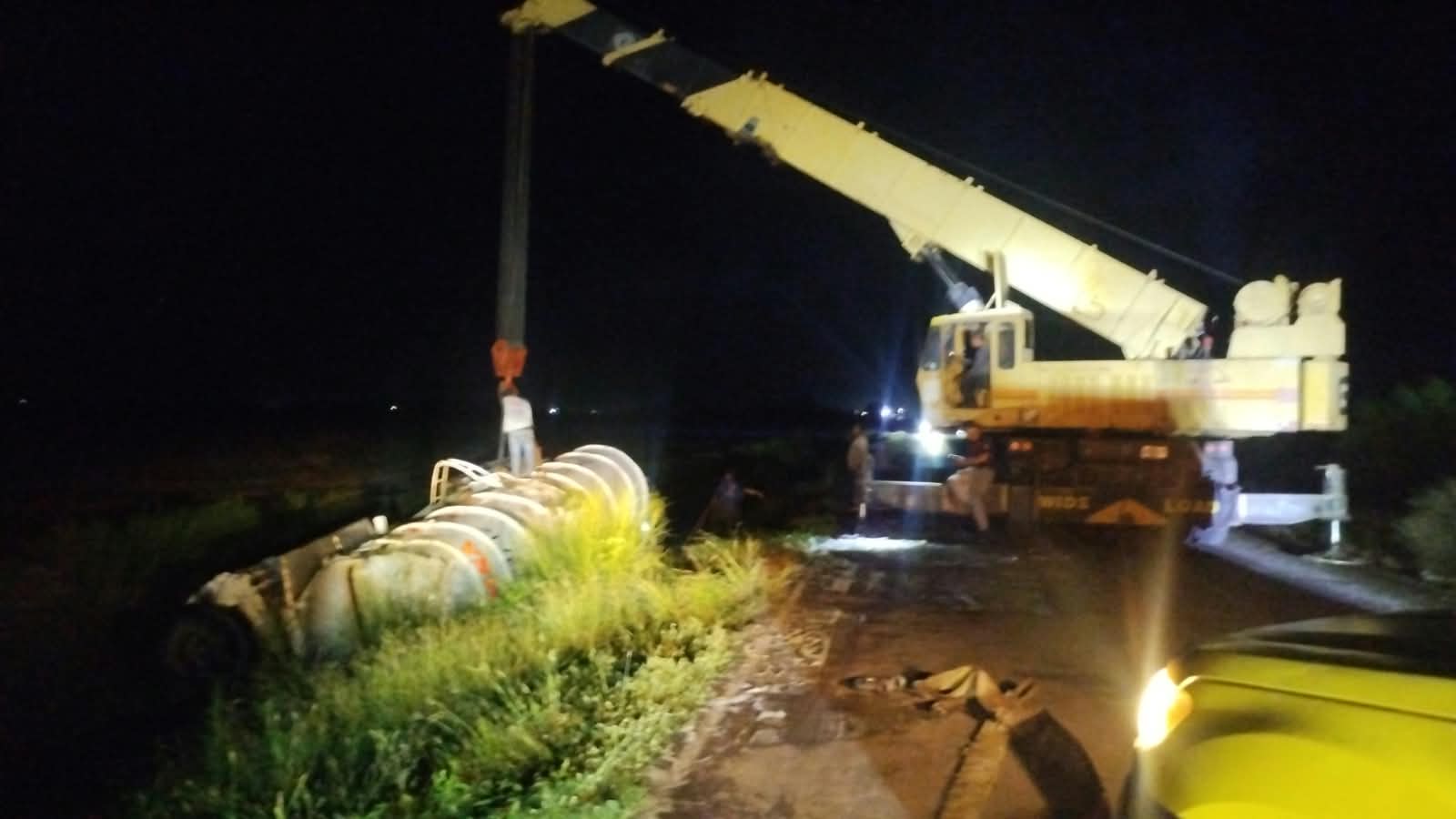 Liberan la carretera Libramiento Oriente tras estar cerrada más de 24 horas por accidente de pipa cargada de gasolina en Ohuira