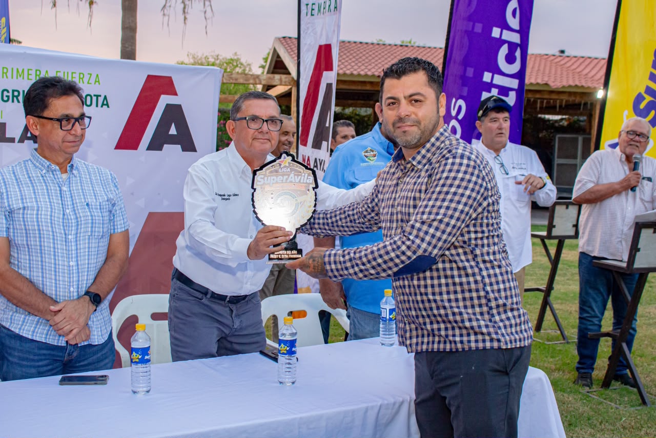 Reconocen a los mejores de la Clemente Grijalva Cota en su temporada 2026