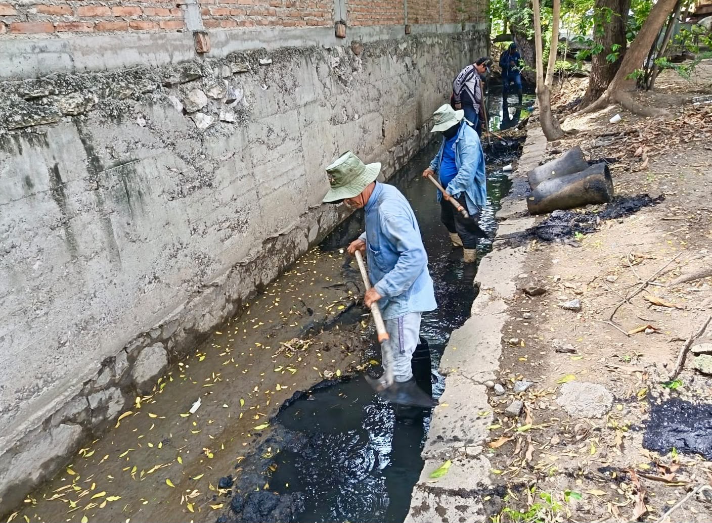 Limpieza de canales en Mazatlán ante lluvias por el huracán Simón