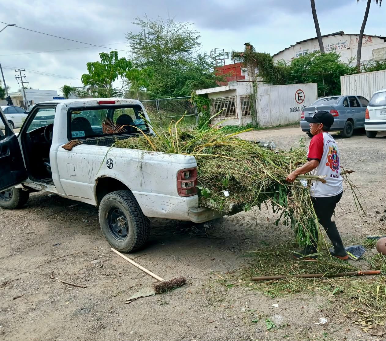 Limpieza de canales en Mazatlán ante lluvias por el huracán Simón