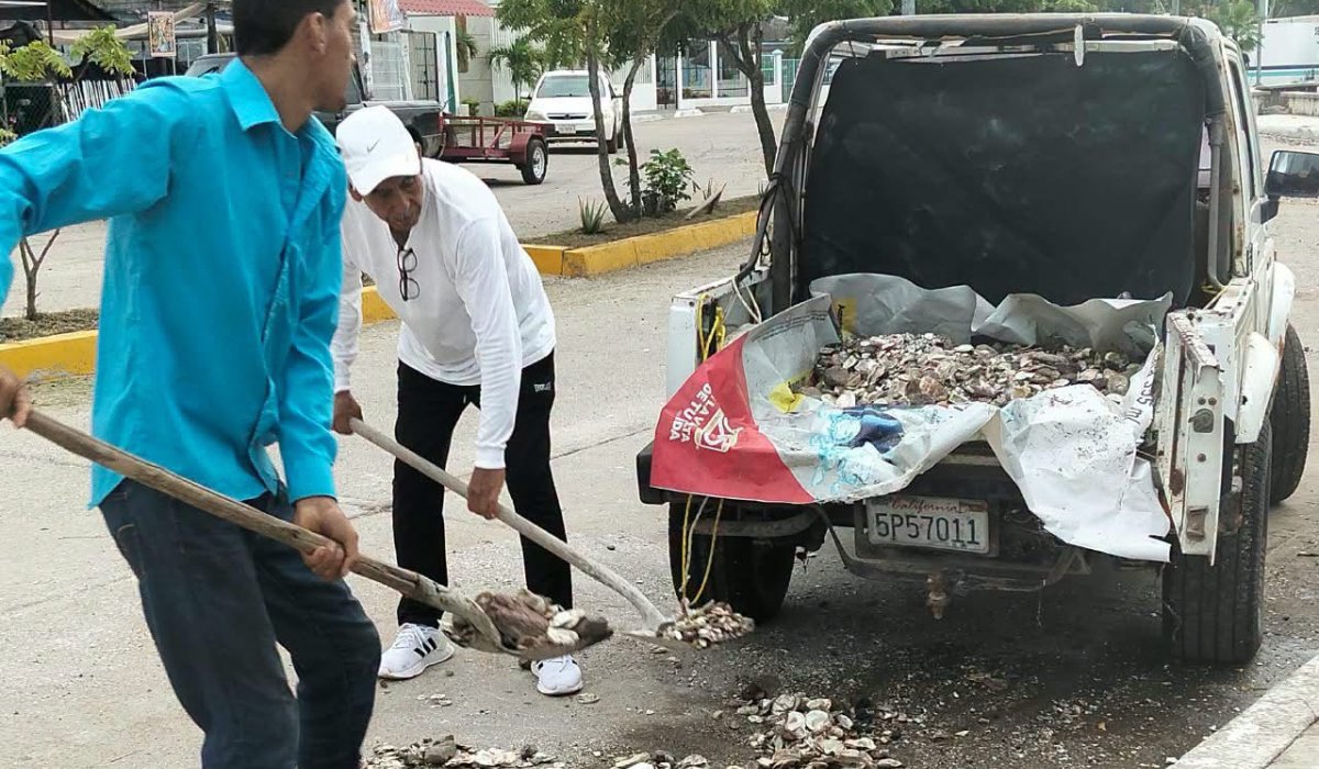 Limpieza del malecón de Escuinapa