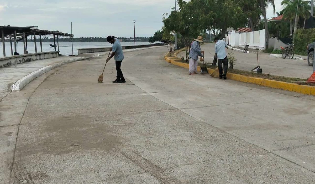 Limpieza del malecón de Escuinapa