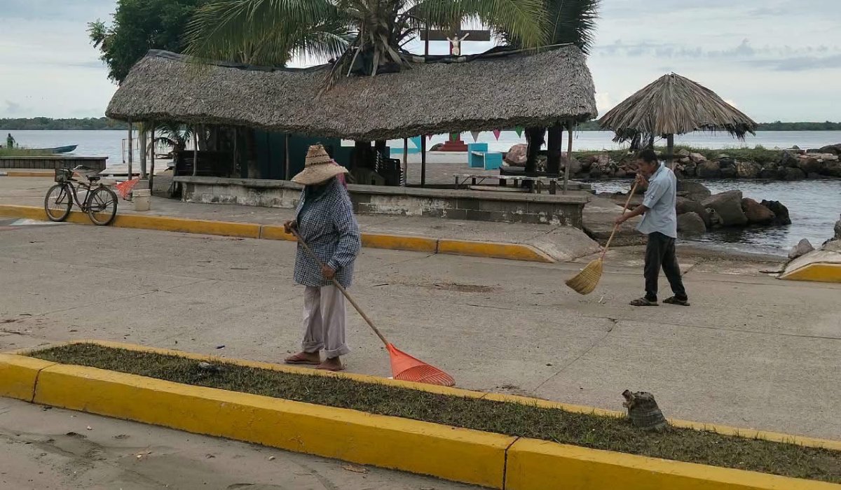 Limpieza del malecón de Escuinapa