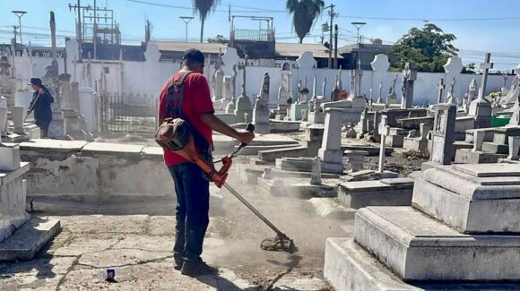Desplegarán 120 trabajadores en panteones de Mazatlán por Día de Muertos; reforzarán limpieza y vigilancia