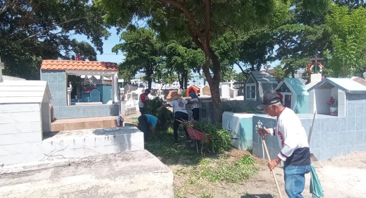 Preparan cinco panteones municipales de Mazatlán, Sinaloa, para recibir visitantes durante el Día de Muertos