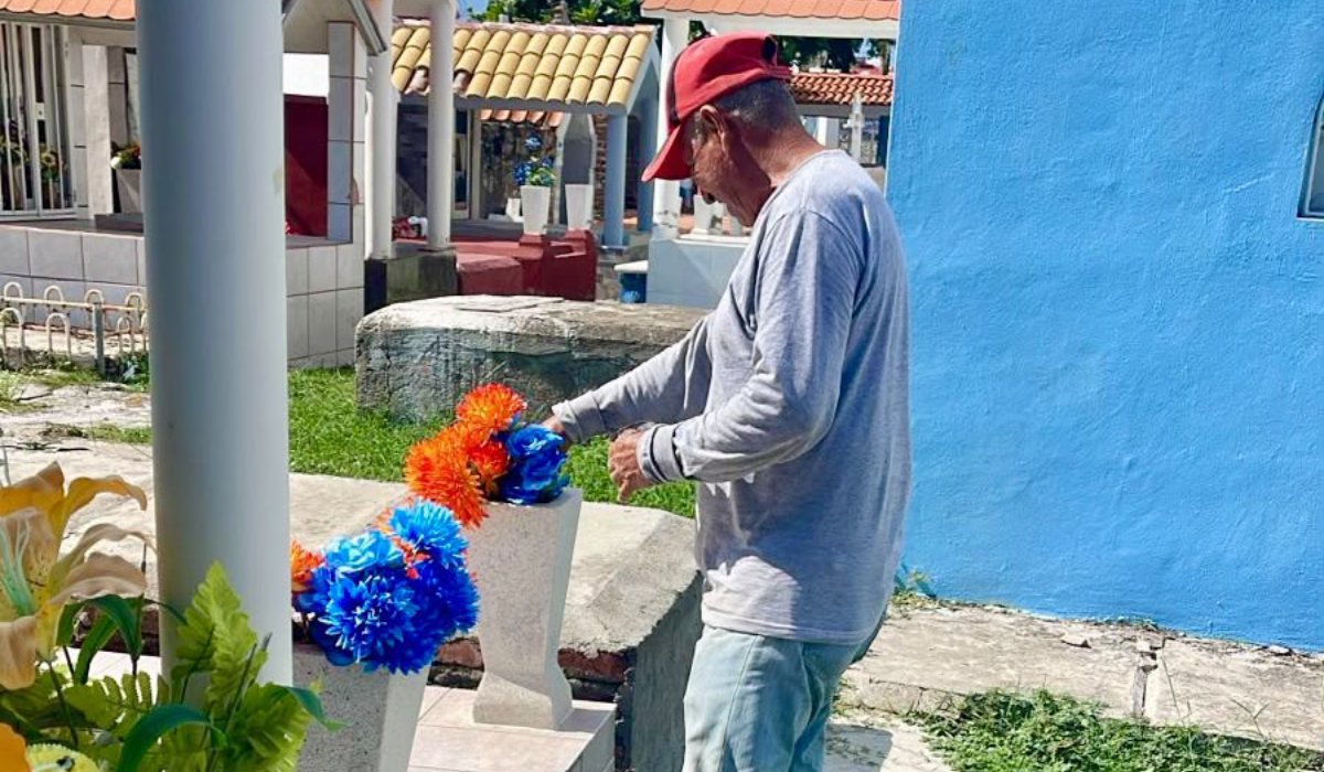 Limpieza en panteón de Mazatlán