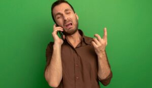Alto a llamadas y mensajes que ofrecen tarjetas, seguros, préstamos… avanza reforma contra el acoso telefónico comercial