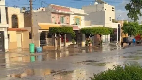 ¡Llueve en Guasave y Protección Civil ya vigila a “Simón”! Piden no confiarse ante posibles cambios en su trayectoria