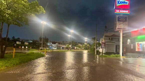 ¡A tomar precauciones! Lluvias dejan cierres parciales en varias vialidades de Mazatlán, Sinaloa, este domingo