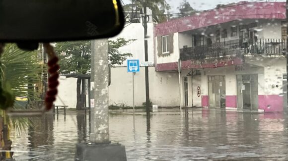 ¡No meta el paraguas! Mazatlán, Sinaloa, registra la lluvia más alta de México; cayeron 76 mm y prevén hasta 150 mm en la entidad