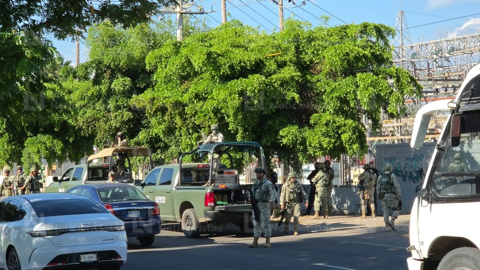 Localizan a hombre ejecutado sobre Calzada Heroico Colegio Militar, en Culiacán