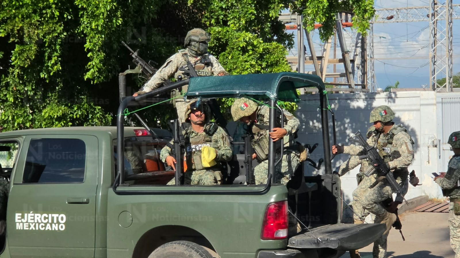 Localizan a hombre ejecutado sobre Calzada Heroico Colegio Militar, en Culiacán