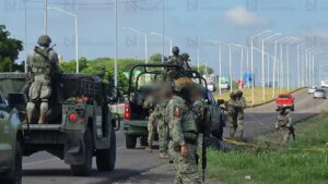 localizan hombre emplayado en la costerita en culiacan militares