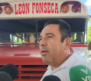 Luis, chofer de transporte rural