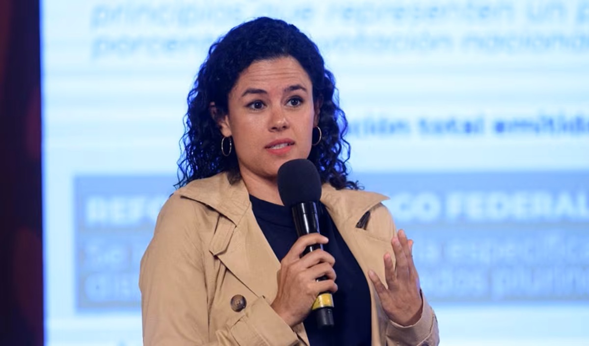 Luisa María Alcalde en conferencia 'mañanera'