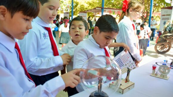 Transforman los lunes cívicos en Salvador Alvarado, Sinaloa, con ferias educativas