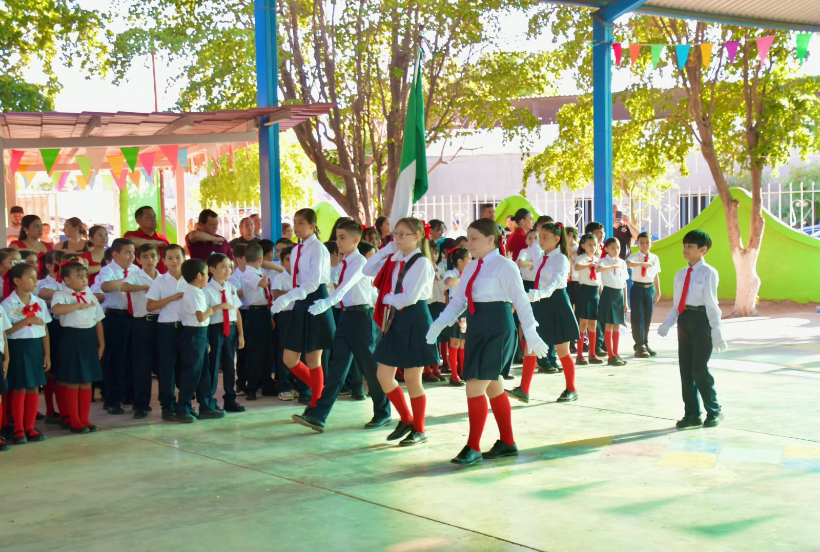 Lunes cívico en Salvador Alvarado