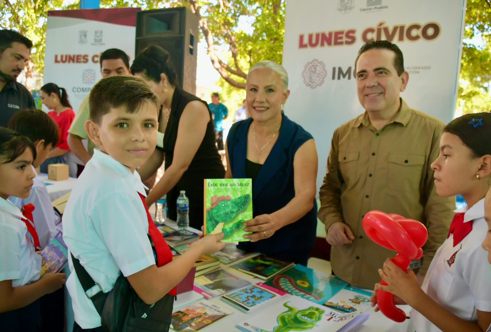 Lunes cívico en Salvador Alvarado