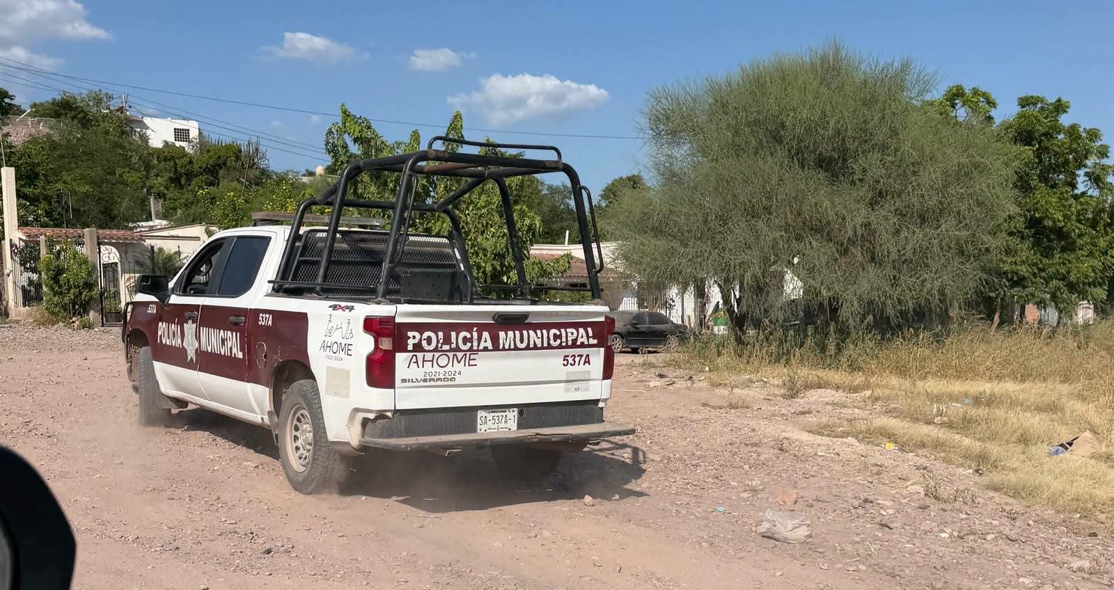 Jóvenes "macheteros" se enfrentan en riña a las afueras de una escuela en San Miguel Zapotitlán, Ahome