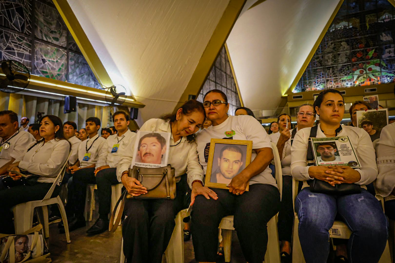 Madres de buscadoras, viudas de policías y víctimas de la violencia presentes en misa en La Lomita por Nuncio Apostólico