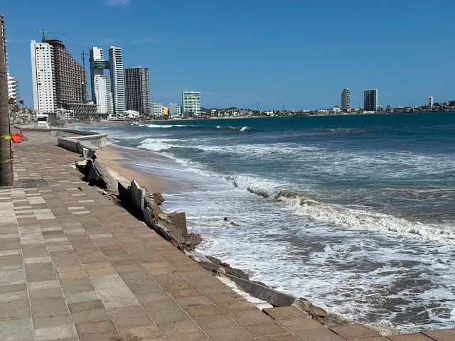 Malecón de Mazatlán dañado