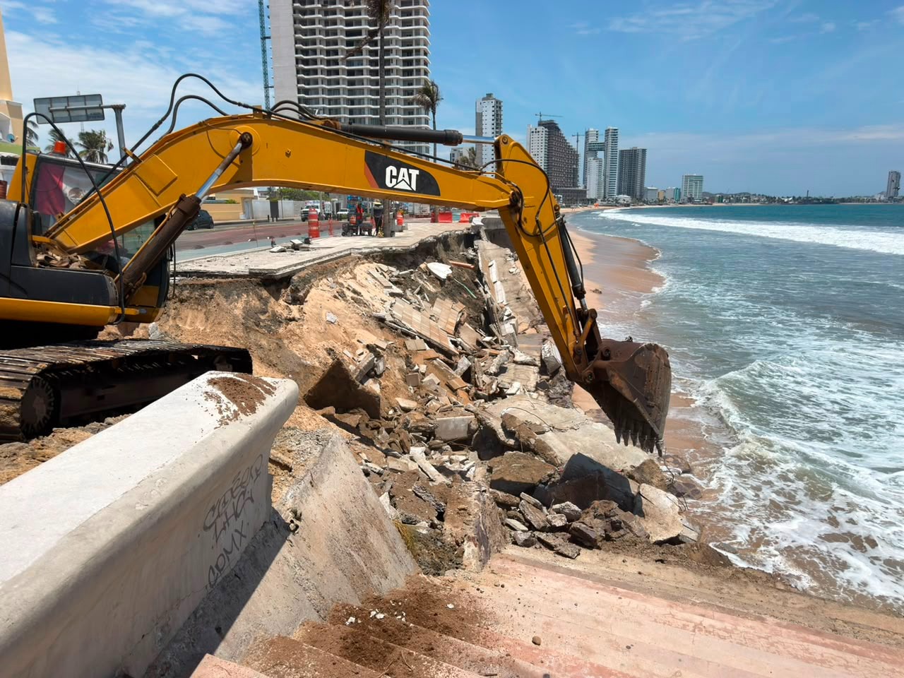 Malecón de Mazatlán dañado