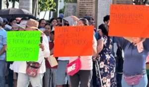 Sin turistas y sin ventas: 786 familias de vendedores de playa claman por ayuda en Mazatlán, Sinaloa