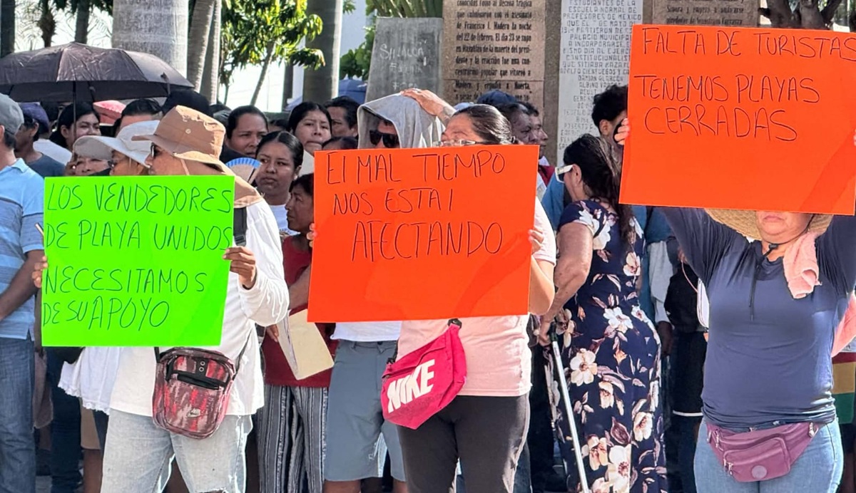 Manifestación de comerciantes de playa en Mazatlán