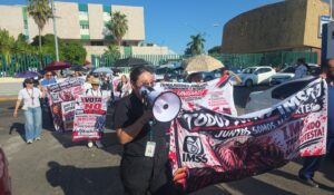 Trabajadores del IMSS se manifiestan en Culiacán hoy martes; rechazan aumento salarial del 2.9%