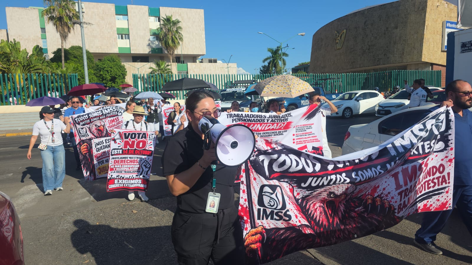 Manifestación de personal del IMSS en Culiacán