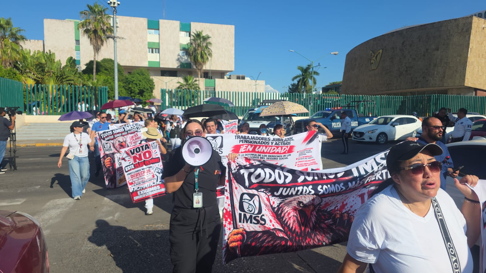 Manifestación de personal del IMSS en Culiacán