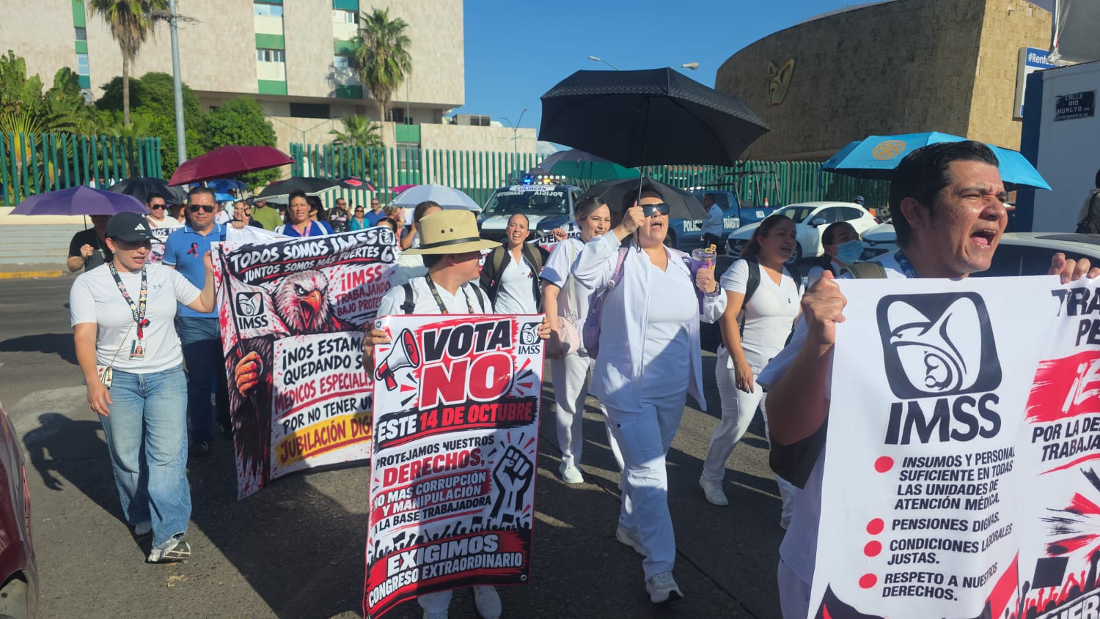 Manifestación de personal del IMSS en Culiacán