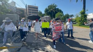 Trabajadores del IMSS Culiacán se manifiestan