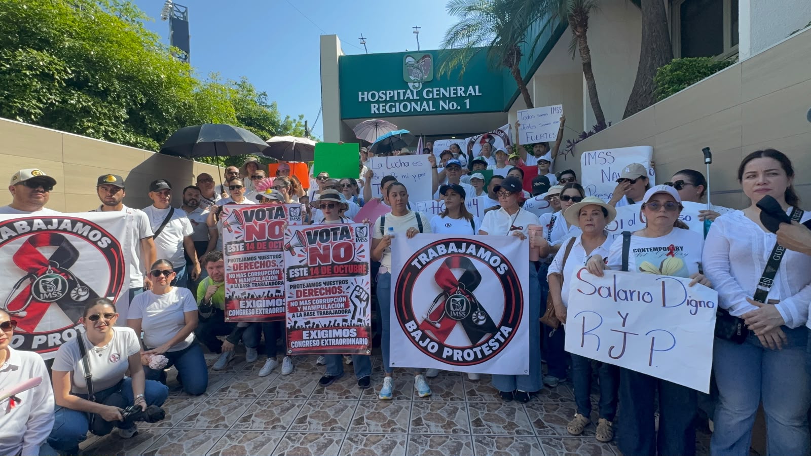 Trabajadores del IMSS Culiacán se manifiestan