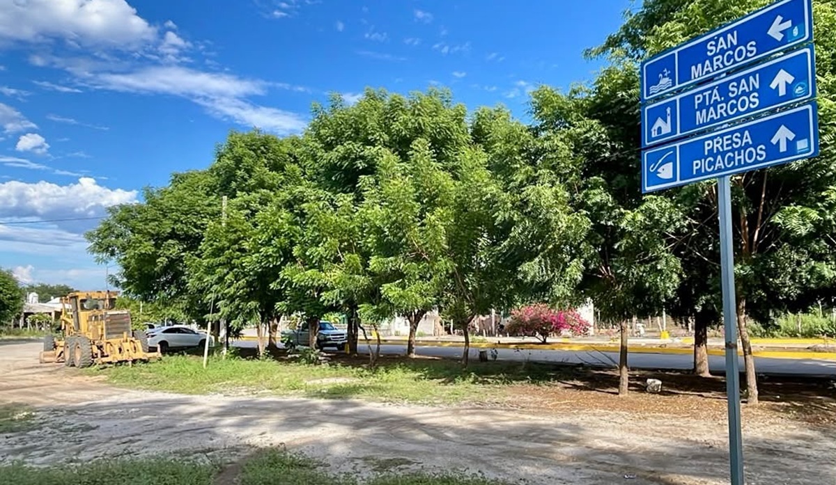 Mantenimiento de caminos rurales en Mazatlán