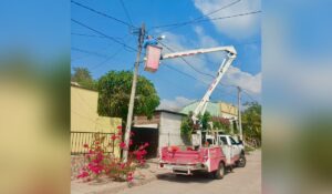 Reparan 59 luminarias en El Bajío y El Roble, en Mazatlán, Sinaloa, para mejorar el alumbrado público