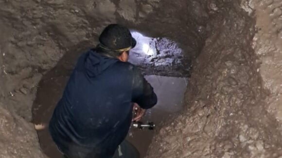 Maquinaria de constructora rompe tubería y deja sin agua a 11 colonias del norte de Mazatlán, Sinaloa