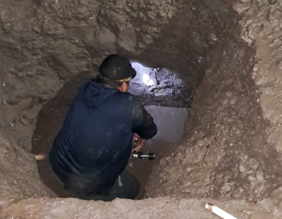 Maquinaria de constructora rompe tubería y deja sin agua a 11 colonias del norte de Mazatlán