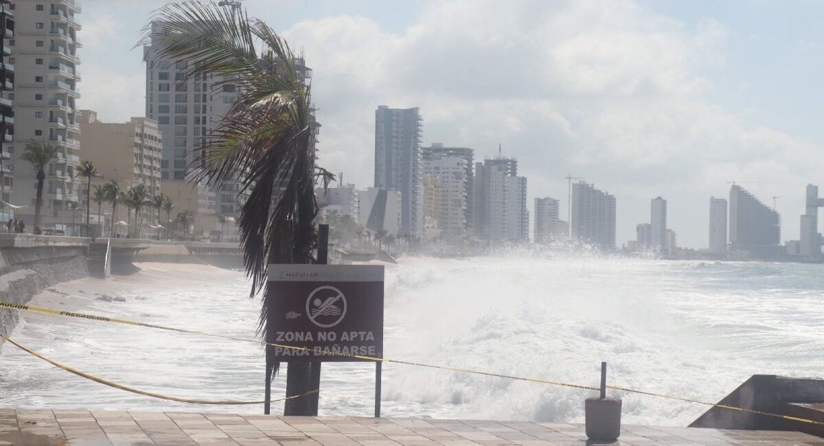 Advierten por mar de fondo y oleaje en costas de Sinaloa ante huracán ‘Simón’: Protección Civil Nacional