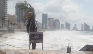 Advierten por mar de fondo y oleaje en costas de Sinaloa ante huracán ‘Simón’: Protección Civil Nacional