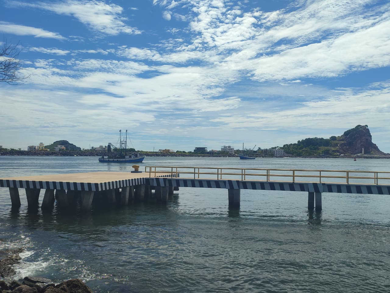 Familiares en Mazatlán despiden a sus pescadores