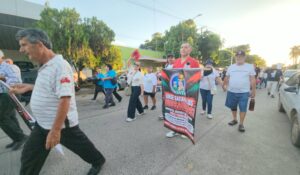 Marchan trabajadores del IMSS en Guasave por mejoras salariales y mejores condiciones laborales