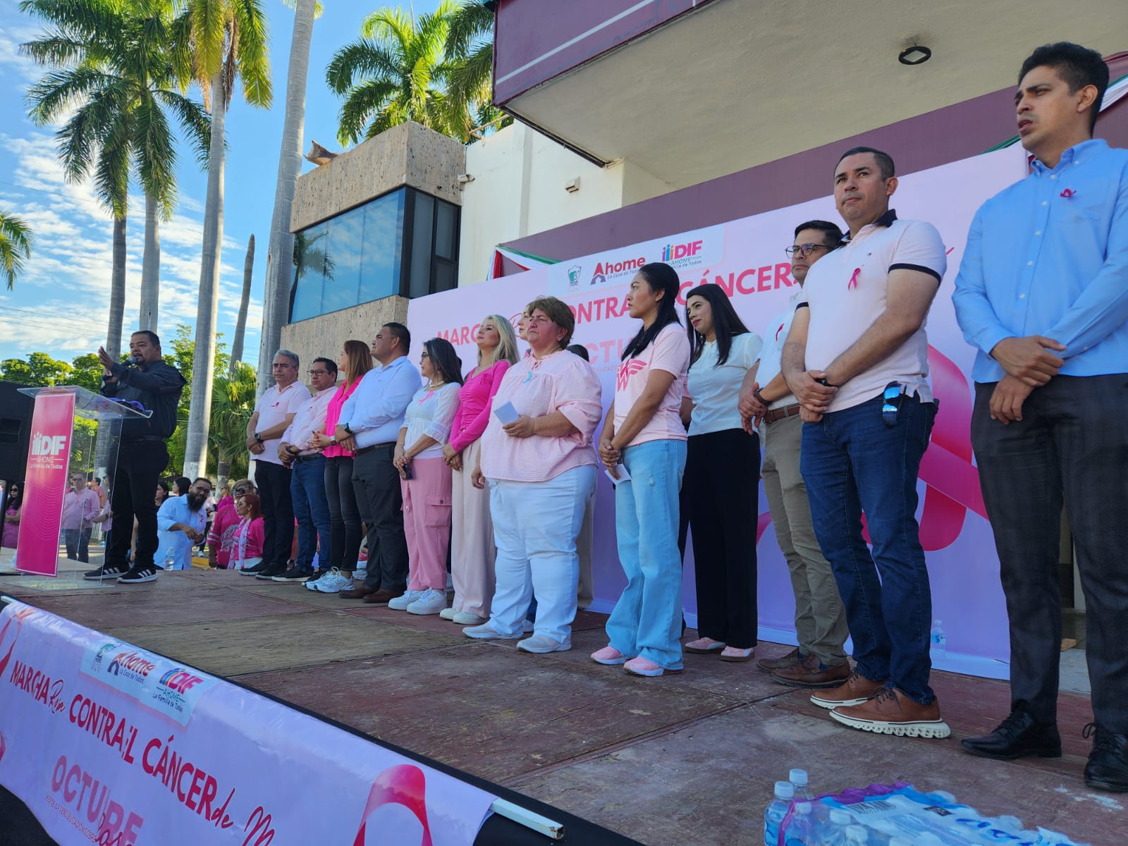 Marchan en Los Mochis para crear conciencia sobre el cáncer de mama