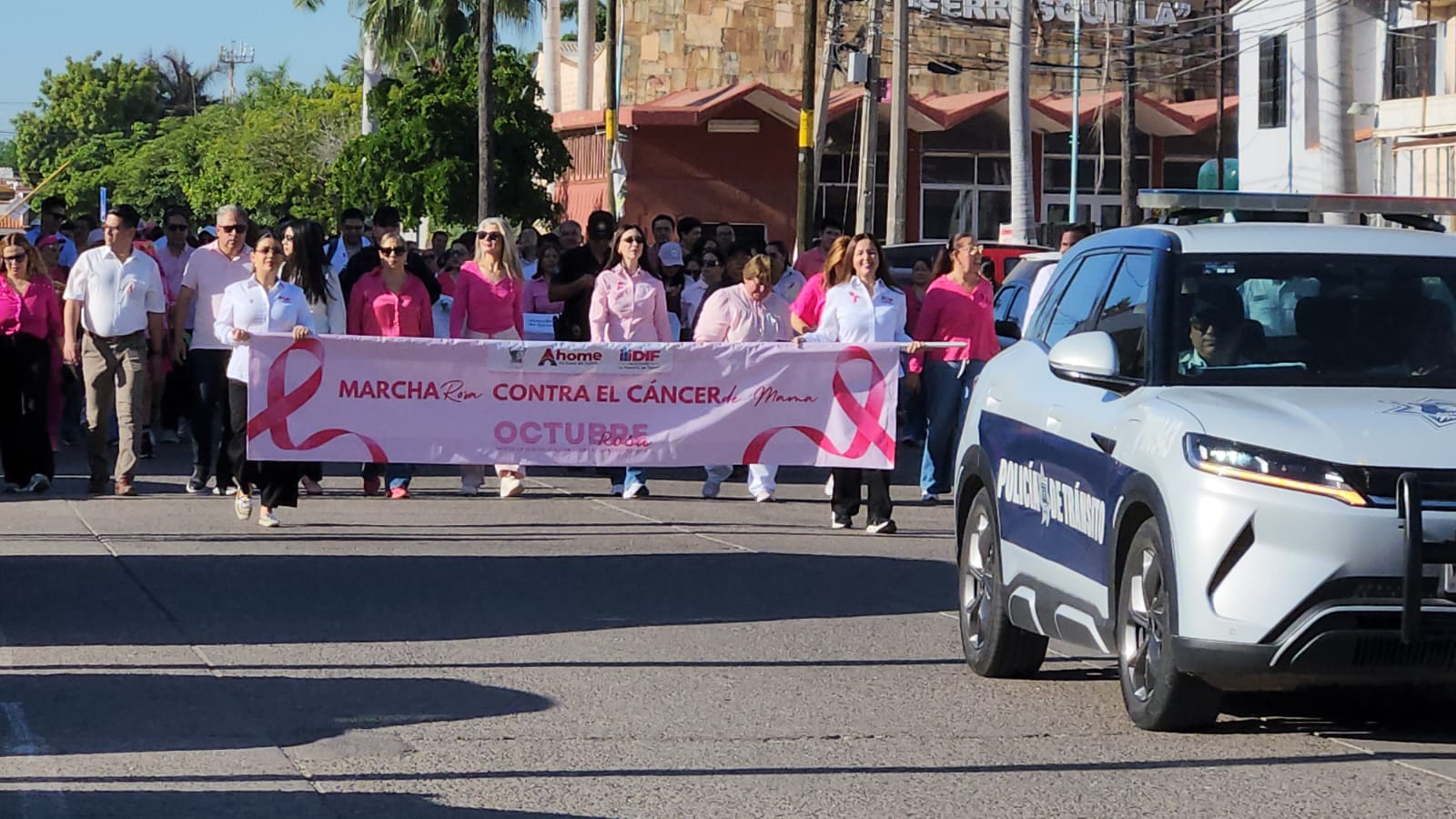 Marchan en Los Mochis para crear conciencia sobre el cáncer de mama
