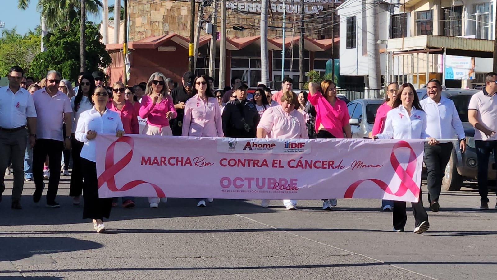 Marchan en Los Mochis para crear conciencia sobre el cáncer de mama