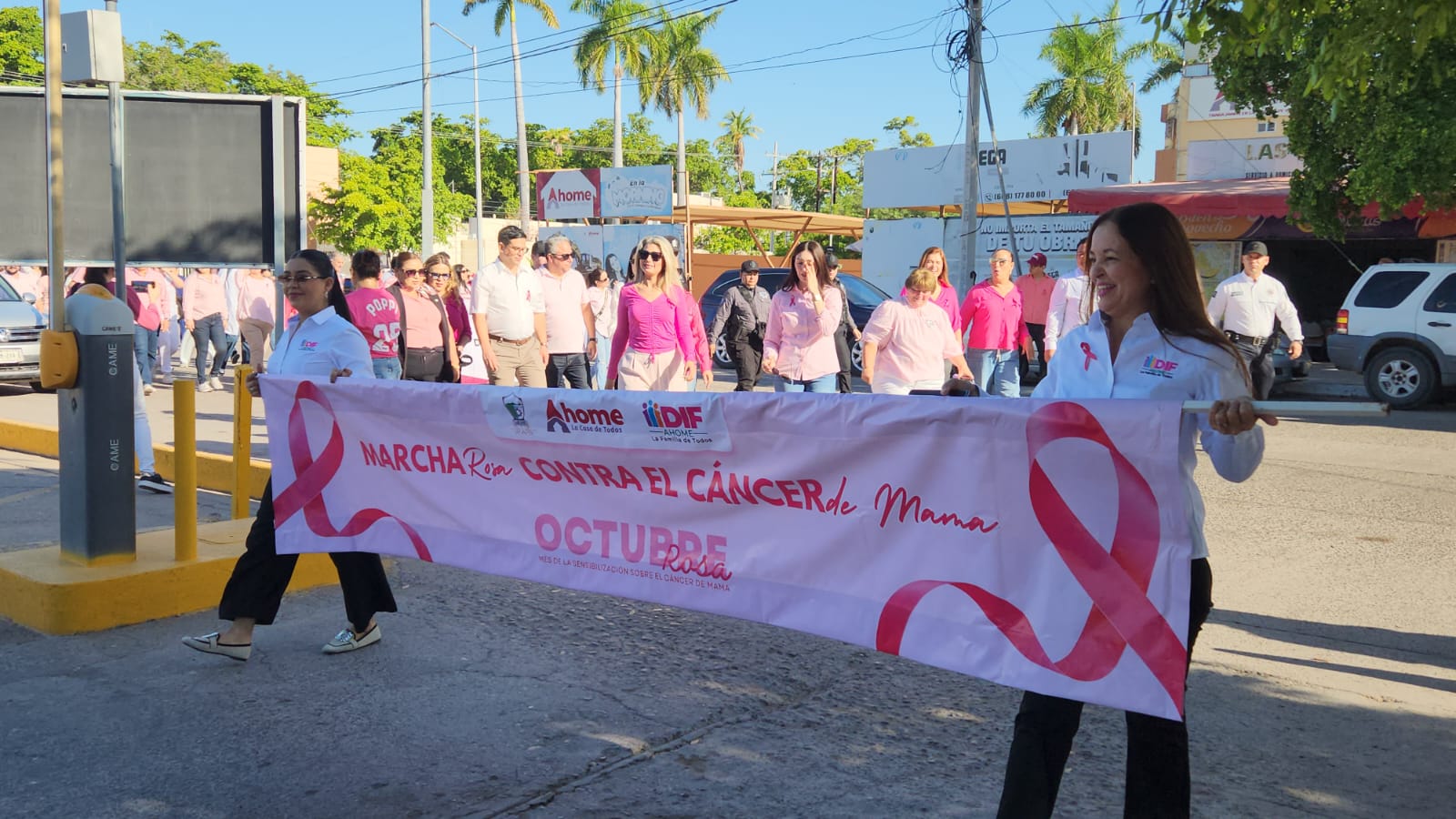 Marchan en Los Mochis para crear conciencia sobre el cáncer de mama