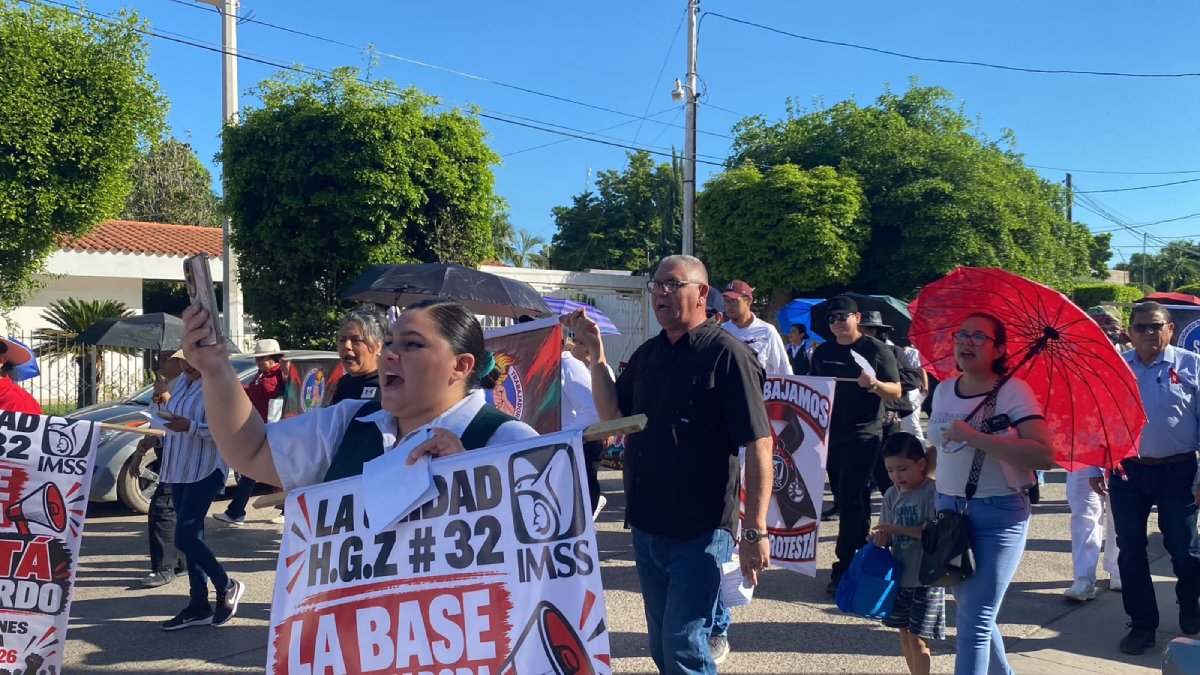 marchan trabajadores del imss en guasave calle