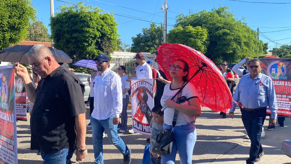 marchan trabajadores del imss en guasave calles
