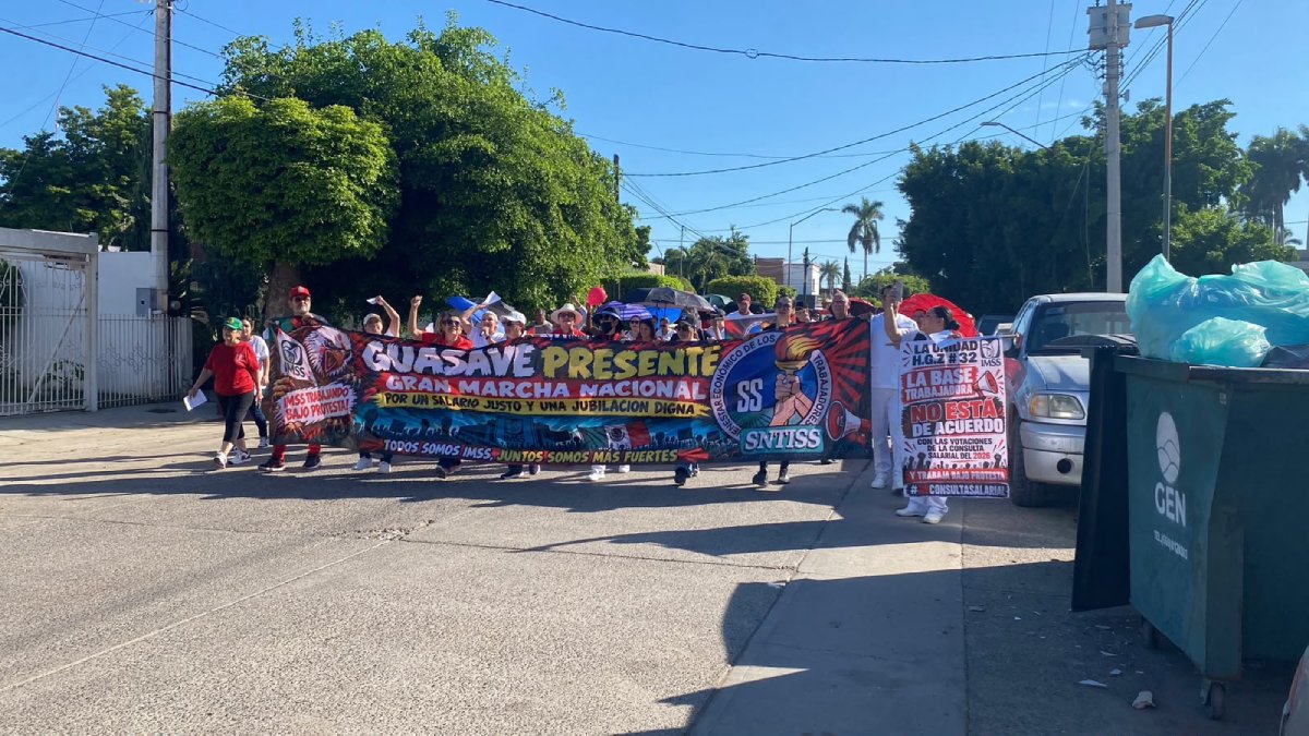 marchan trabajadores del imss en guasave inconformes